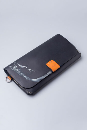 MONOCHROME STALLION - Image 4