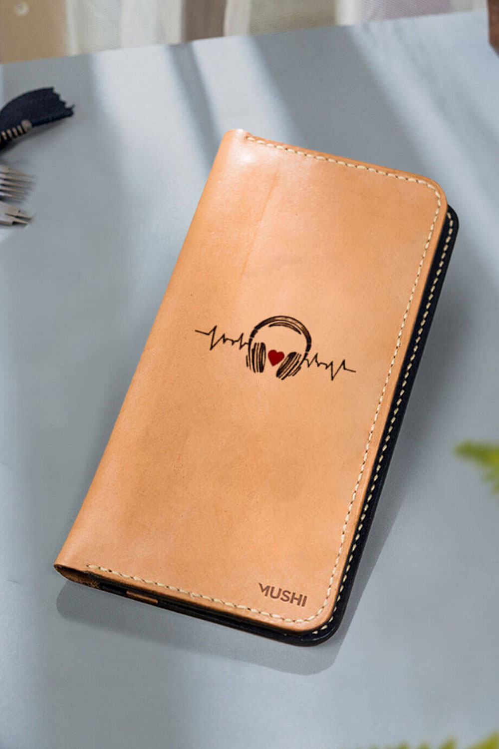 HEADPHONE-LIGHT-FOOTER-IMAGE-TWO