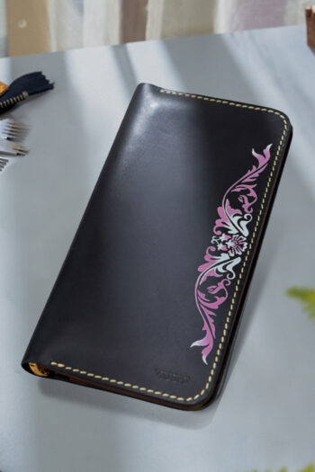 Leather wallet with traditional pink and white hand-painted motif – ideal gift for women
