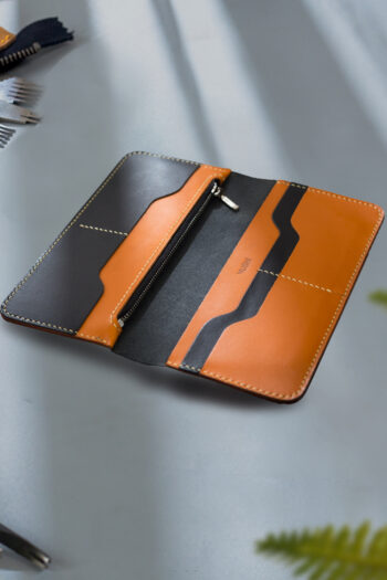 Leather Luxury Wallet with Wax Thread stitching by Hands